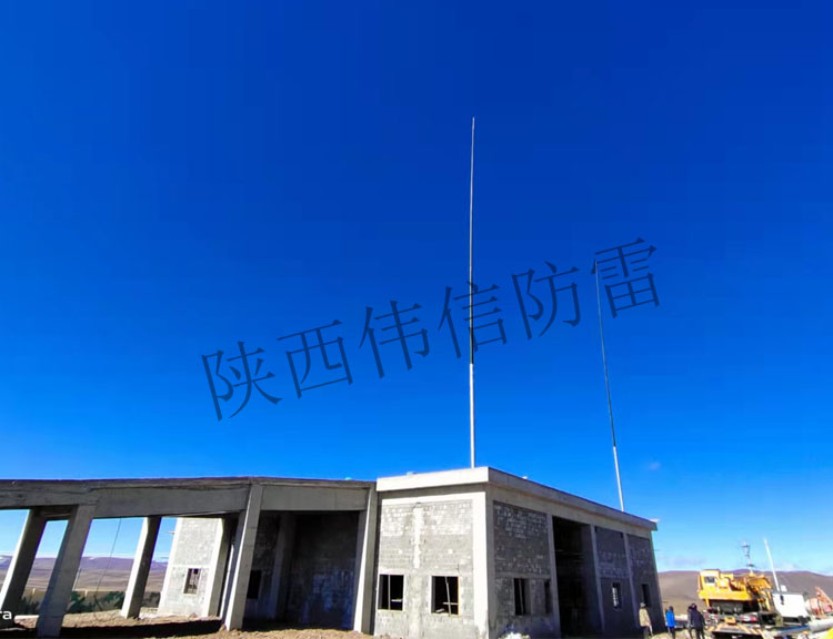 紅龍鄉(xiāng)玻璃鋼避雷針安裝現場圖1