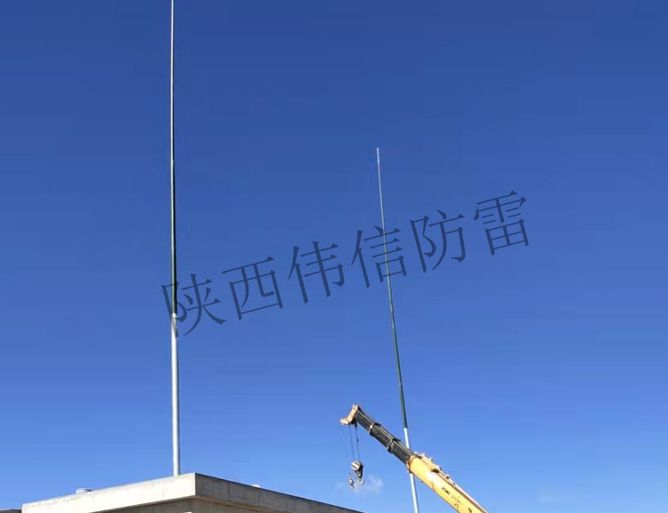 紅龍鄉(xiāng)玻璃鋼避雷針安裝現場圖2
