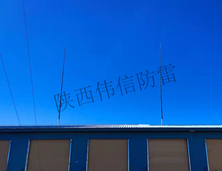 紅龍鄉(xiāng)玻璃鋼避雷針安裝現場圖3