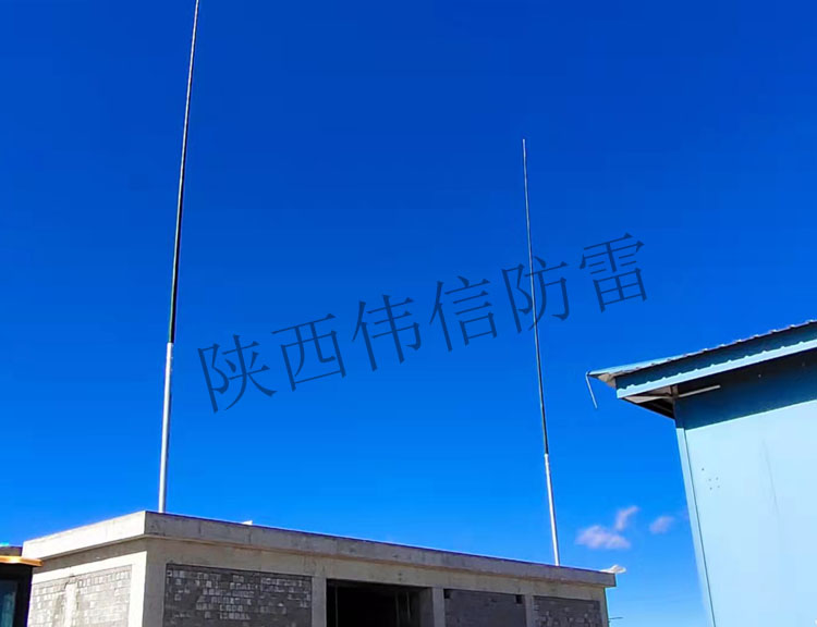 紅龍鄉(xiāng)玻璃鋼避雷針安裝現場圖4