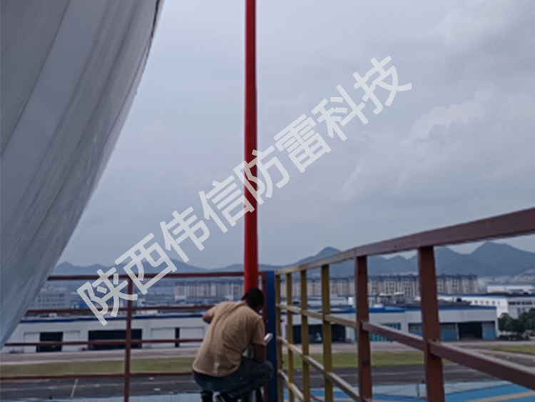 12米玻璃鋼避雷針，衛(wèi)星通訊站避雷針產(chǎn)品展示一